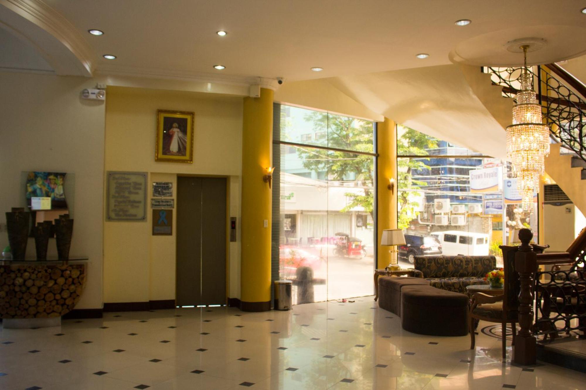 Crown Royale Hotel Balanga Extérieur photo