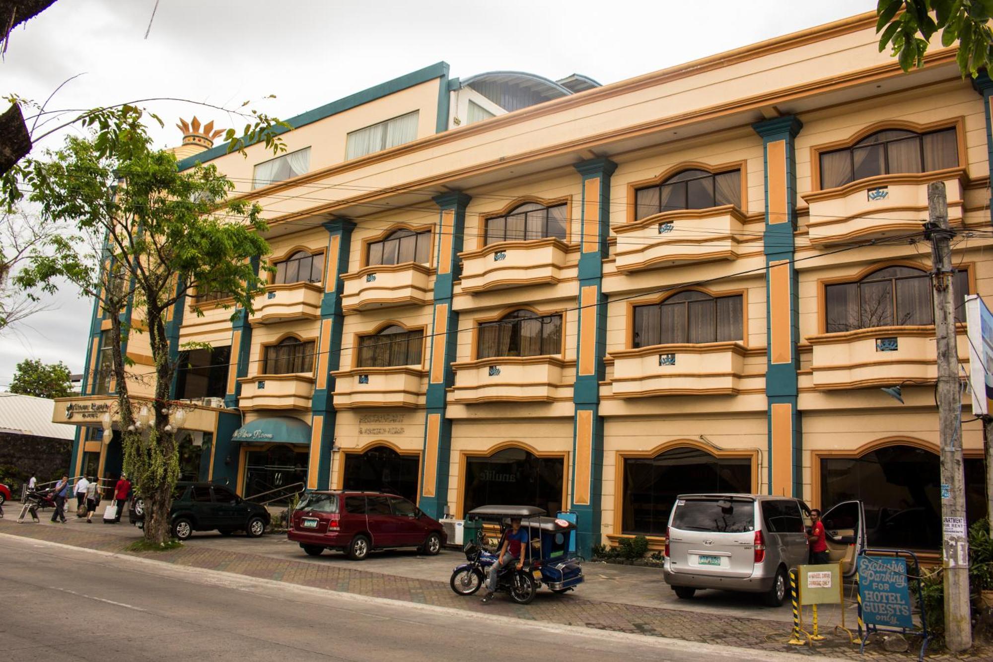 Crown Royale Hotel Balanga Extérieur photo