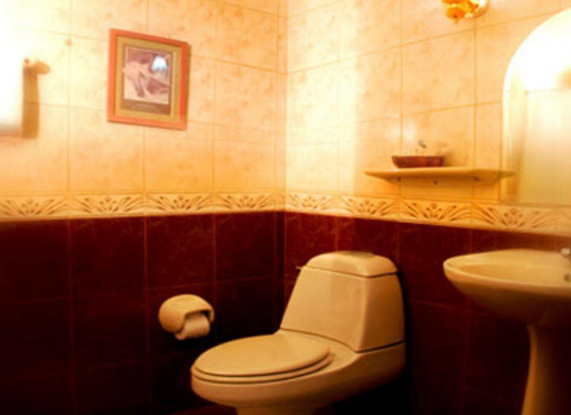 Crown Royale Hotel Balanga Extérieur photo
