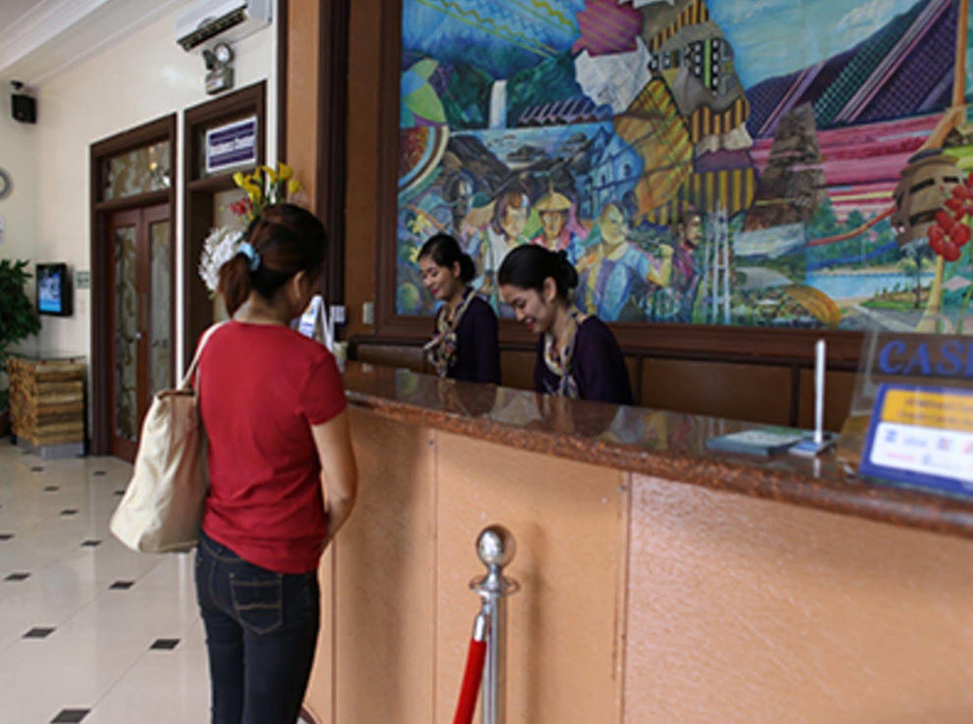 Crown Royale Hotel Balanga Extérieur photo